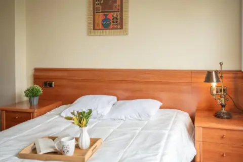 Piso en calle Coaña, 2