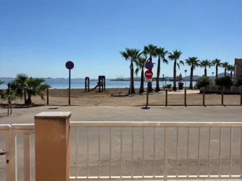 Casa adosada en calle Americas, de Las-Urrutias, nº 3