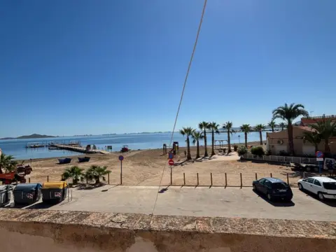 Casa adosada en calle Americas, de Las-Urrutias, nº 3