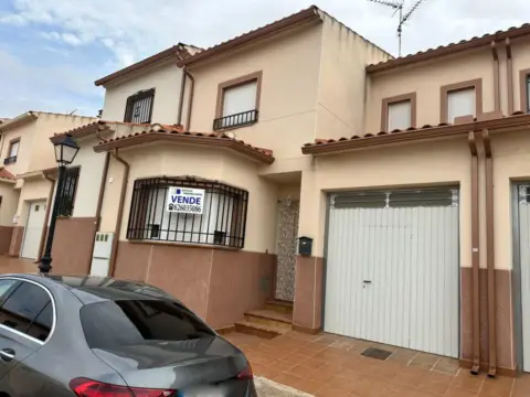 Casa adosada en calle del Laurel