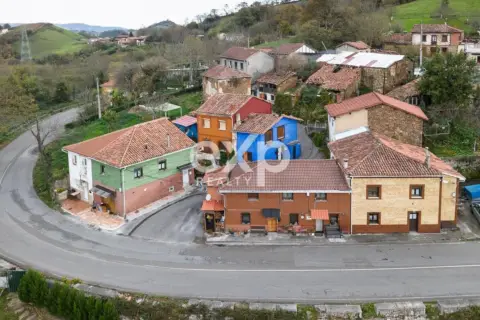 Casa adosada en calle Aguilar, nº 8