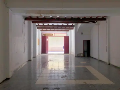 Local comercial en calle Senia de Bonastre, nº 10
