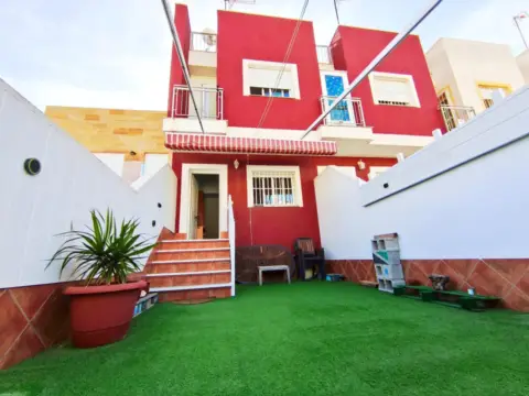 Casa pareada en calle de Valle de Arán