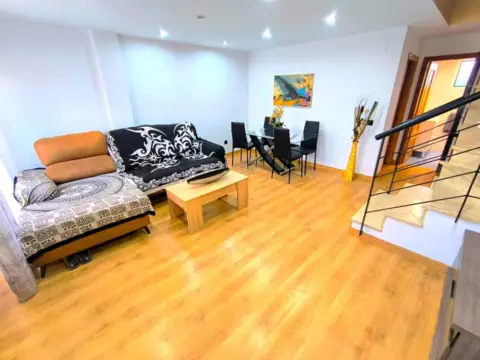 Casa adosada en Carrer Senia