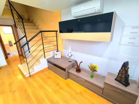 Casa adosada en Carrer Senia