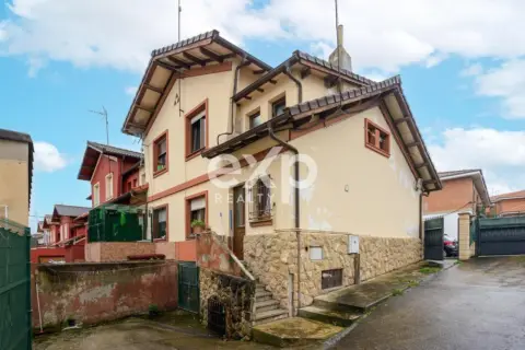 Casa pareada en calle Francisco Franc, nº 38