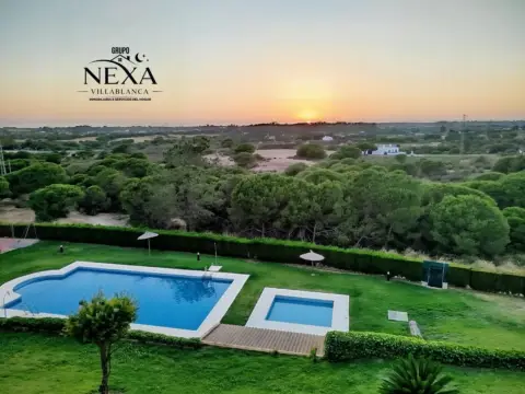 Casa adosada en calle Hinojos