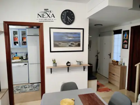 Casa adosada en calle Hinojos