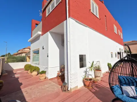 Chalet en Las Lomas del Rame-Bahía Bella