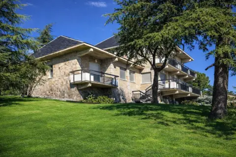 Chalet en Avenida de Fondo del Tomillar
