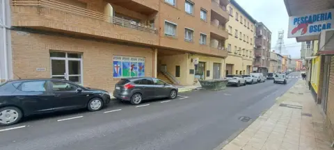 Local comercial en calle de Leonardo Coli Escalona, 11