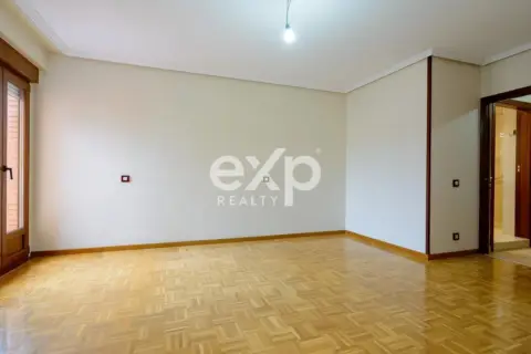 Piso en Avenida Oviedo, 21
