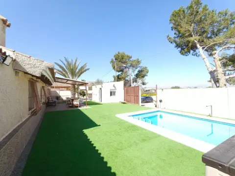 Chalet en calle Meroños