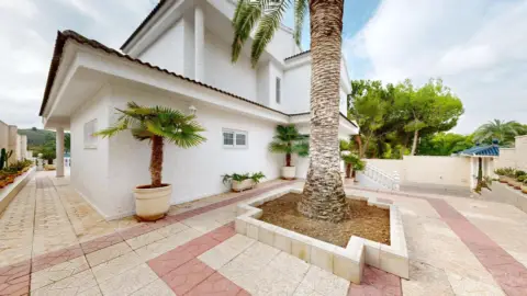 Chalet en calle 1ª Parque Palmeras