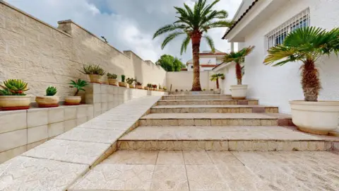 Chalet en calle 1ª Parque Palmeras