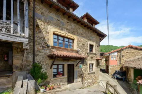 Casa en calle Coballes, nº 73