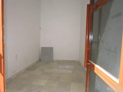 Local comercial en calle de los Álamos, 31