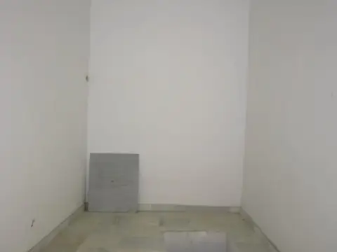 Local comercial en calle de los Álamos, 31