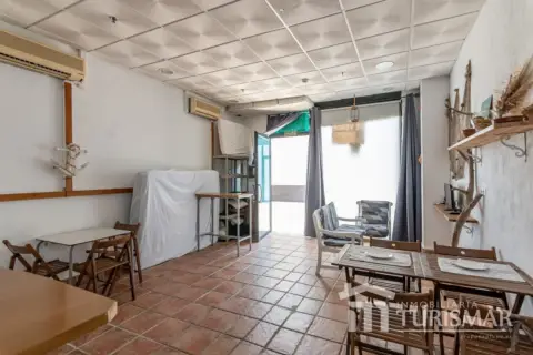 Local comercial en Avenida Islaantilla, nº 1
