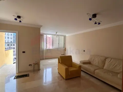 Casa pareada en calle de Fernando H. Guzmán