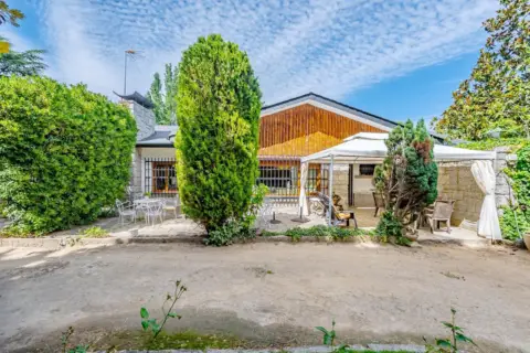 Chalet en Navalquejigo - los Arroyos