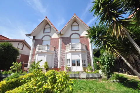 Chalet en calle Aureliano Linares Rivas, nº 17