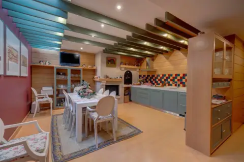 Casa adosada en calle Hijos de Santiago Rodrigu