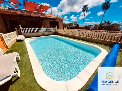 Chalet en calle Islas Bermudas