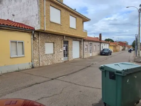 Casa adosada en calle Escribano, 54