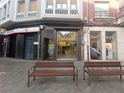 Local comercial en calle de Juan Carlos I, 16