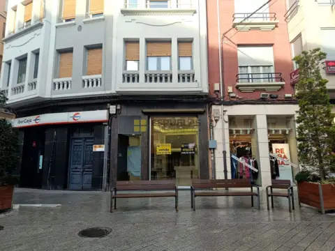 Local comercial en calle de Juan Carlos I, 16