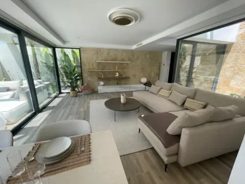 Chalet en calle Uzi-9 Font del Llop