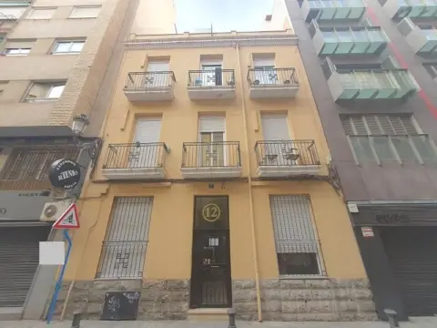 Edificio en calle de Colón