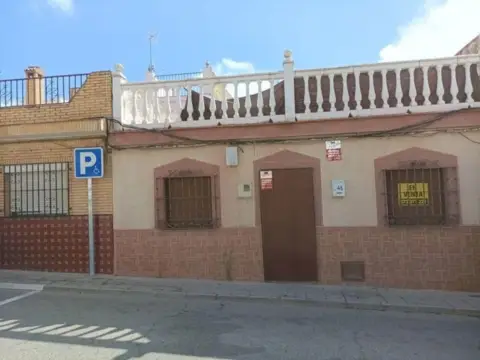 Casa adosada en calle de Nuestra Señora del Pilar