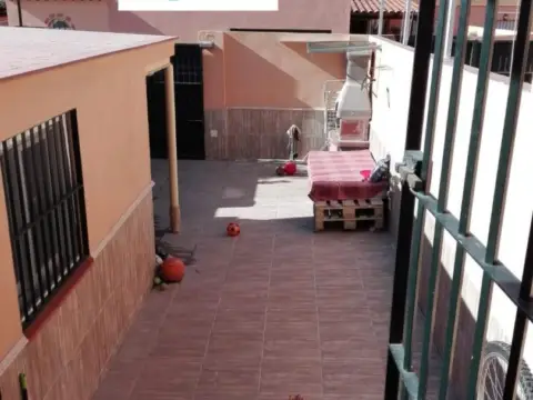 Casa en calle de Trinidad López Gómez