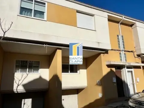 Casa adosada en Monfarracinos