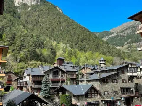 Piso en calle Arinsal