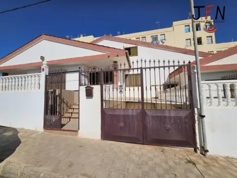 Chalet en calle Republica Del Peru