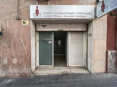 Commercial space in calle de José María Py