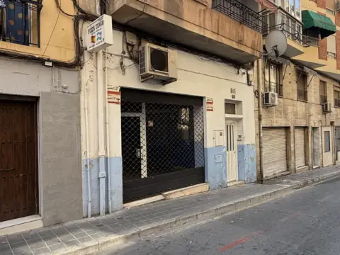 Local comercial en calle de Sevilla, 110