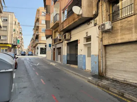 Local comercial en calle de Sevilla, 110