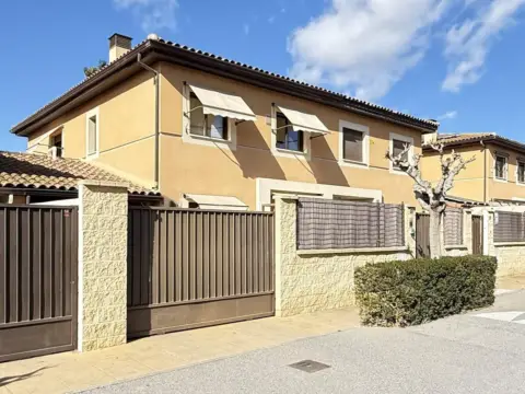 Casa en calle Capricorn