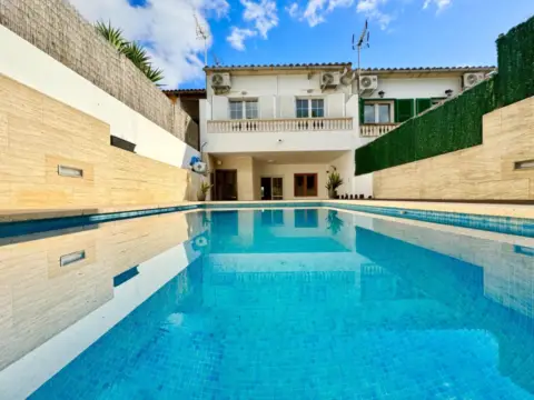 Casa adosada en Carrer de Garonda