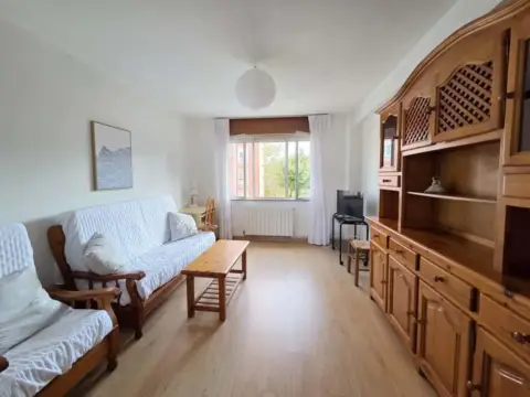 Piso en calle de la Universidad