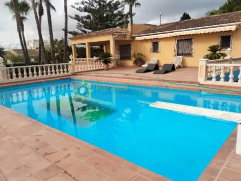 Chalet en Oliva Nova