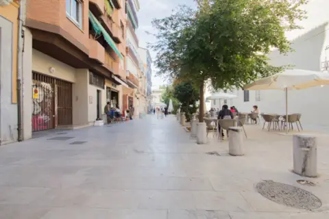 Local comercial en calle Niños Luchando