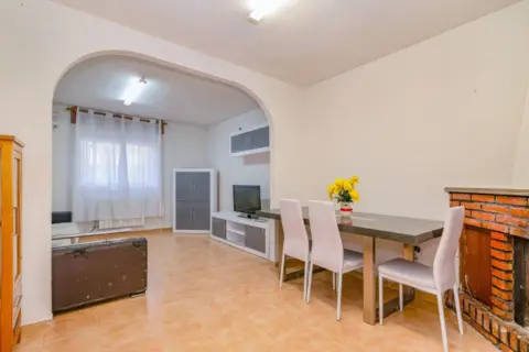 Casa pareada en calle de los Jardines, 13