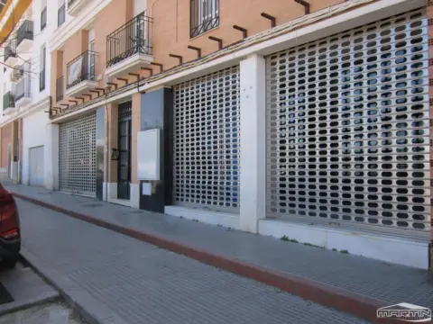 Local comercial en Avenida de la Infancia