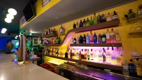 Local comercial en Avenida de José Miguel Galván Bello, 6