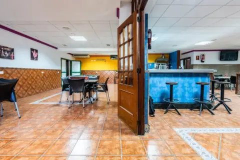 Local comercial en calle El Casino, 3